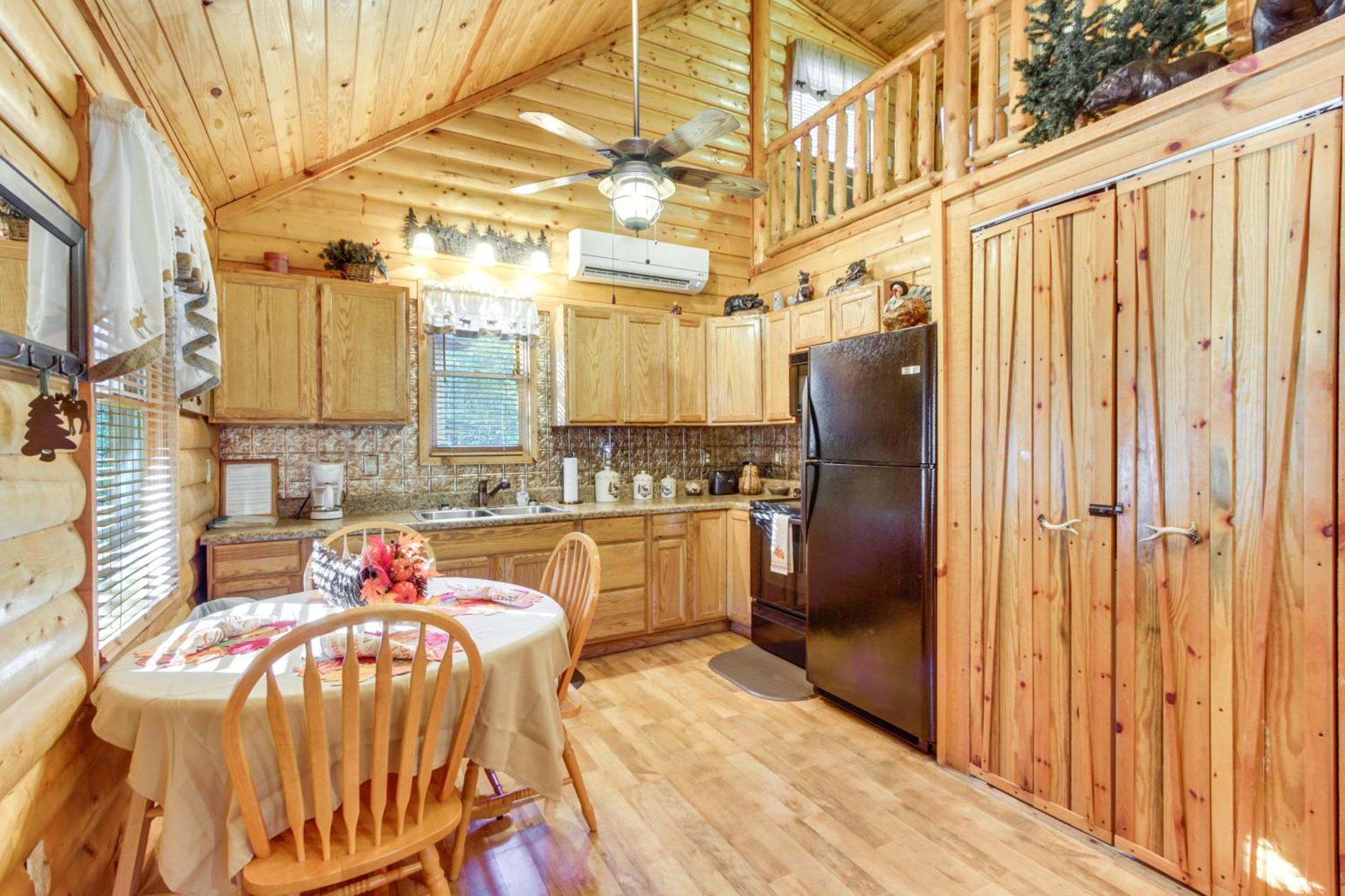 Pet-Friendly Cosby Log Cabin With Backyard And Porch! Exteriör bild